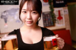 居酒屋で見つけた巨乳で愛嬌抜群の娘。もっちむち愛嬌バ...